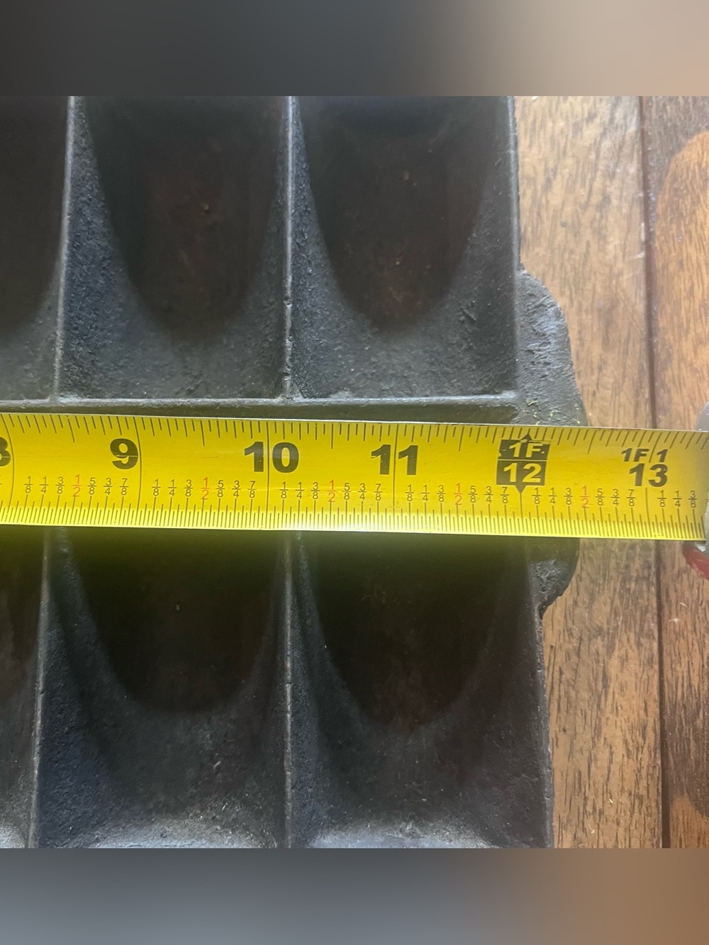 Vintage Cast Iron French Loaf/Cornbread/Muffin Pan, 12 Cavity, No Rust - Picture 12 of 13